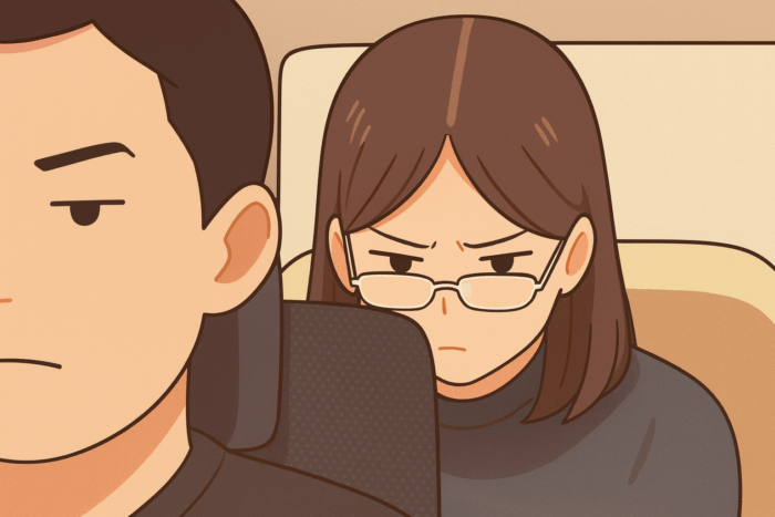 詐欺事件で逮捕された25歳女性を描いた報道用イラスト。車内で顔を隠す姿を匿名的に表現。